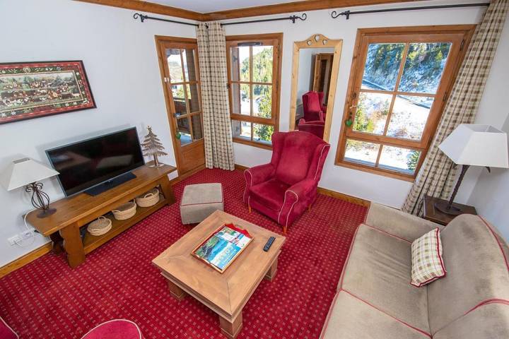 Apartamento de vacaciones para 4 personas, con jardín y jacuzzi además de sauna y piscina - 1