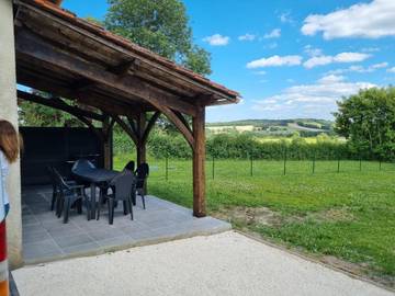 Gîte pour 5 personnes, avec vue ainsi que terrasse et jardin à Saint-Martin-de-Ribérac