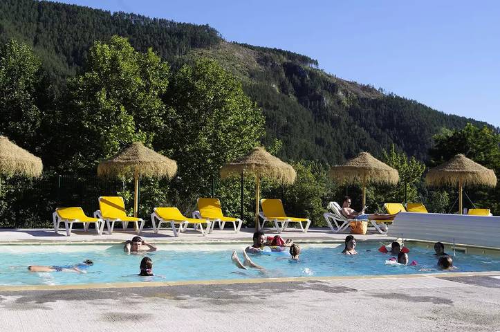 Gîte pour 4 personnes, avec Terrasse ainsi que Piscine et Sauna dans Lozère - 2