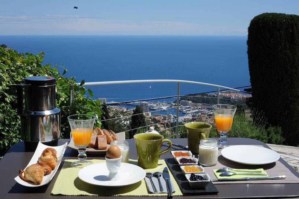 Chambre d'hôte proche Monaco ,vue époustouflante  ! in La Turbie, Côte méditerranéenne (France)