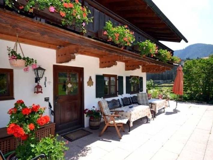 Zimmer für 3 Personen, mit Balkon und Terrasse sowie Garten und Ausblick in den Bayerische Alpen