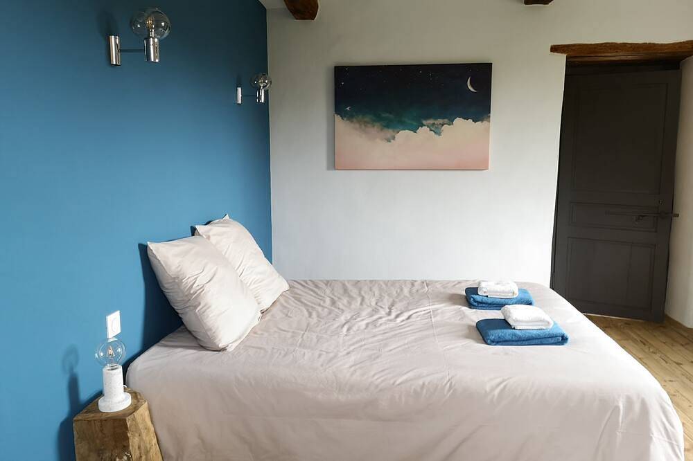 House with swimming pool sleeps 13. A 15-minute walk from the historic center of Auch! in Auch, Gers