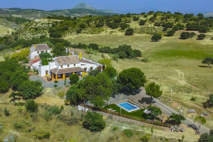 Chalet para 14 personas, con terraza además de jardín y piscina, Se admiten mascotas - 1
