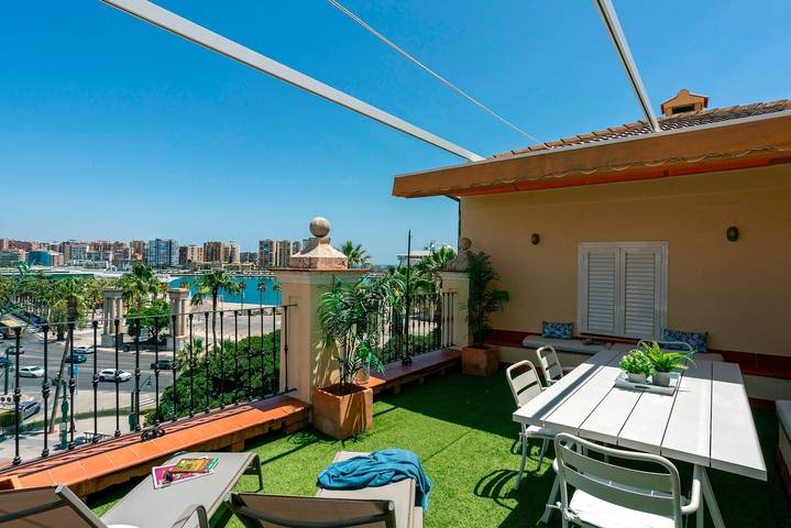 Ganze Wohnung, Penthouse with Private Terrace, Stunning Views. Plaza de la Marina in Altstadt Málaga, Malaga