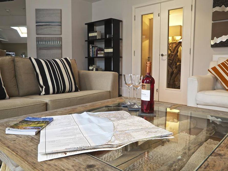 Entire apartment, Diddly Squat, 43 Dart Marina in Dartmouth, Devon