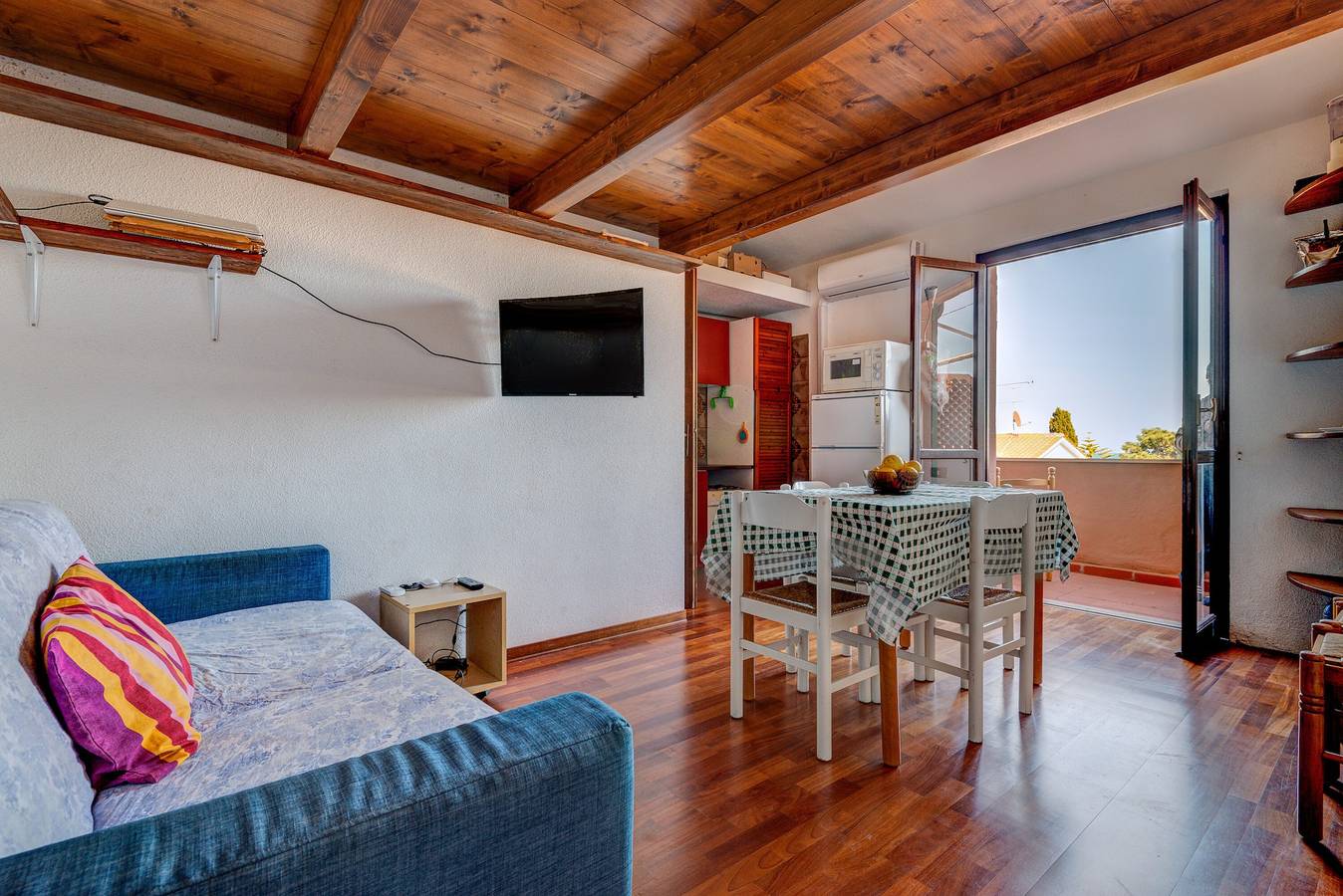 Entire apartment, Apartment 'Appartamento A Cavo Sul Mare' with Sea View, Wi-Fi and Air Conditioning in Cavo, Elba