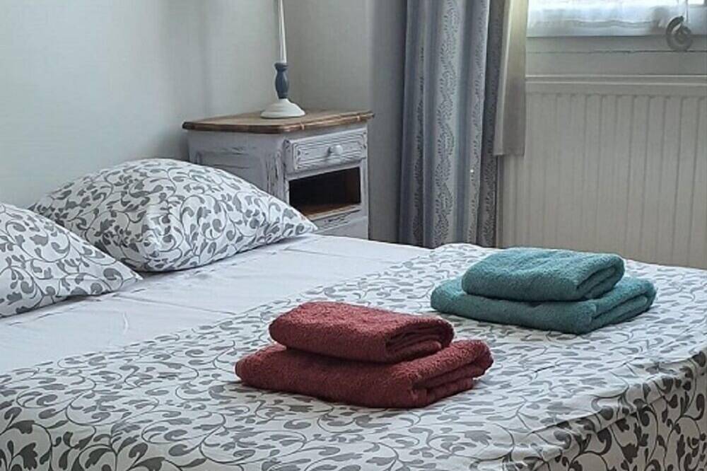 Entire apartment, Apartment near Vaison-la-Romaine and Nyons. in Tulette, Nyons region