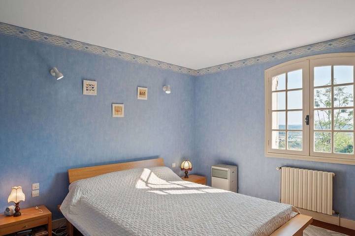 Location de vacances pour 8 personnes, avec jardin et terrasse à Vélines - 4