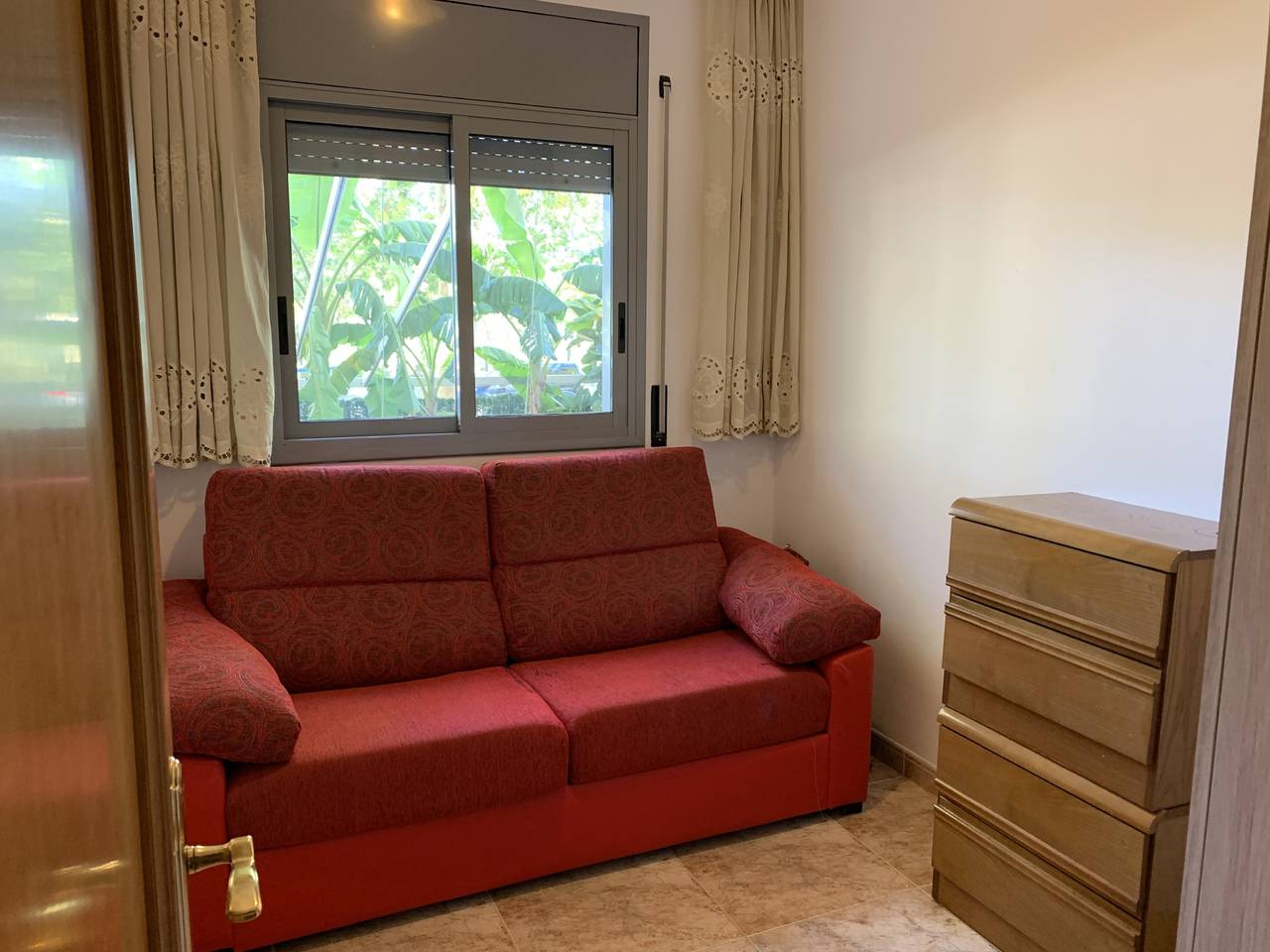 Entire holiday apartment, La-Platanera-apart, bajos con terraza privada y zona comunitaria in Calafell, Costa Dorada
