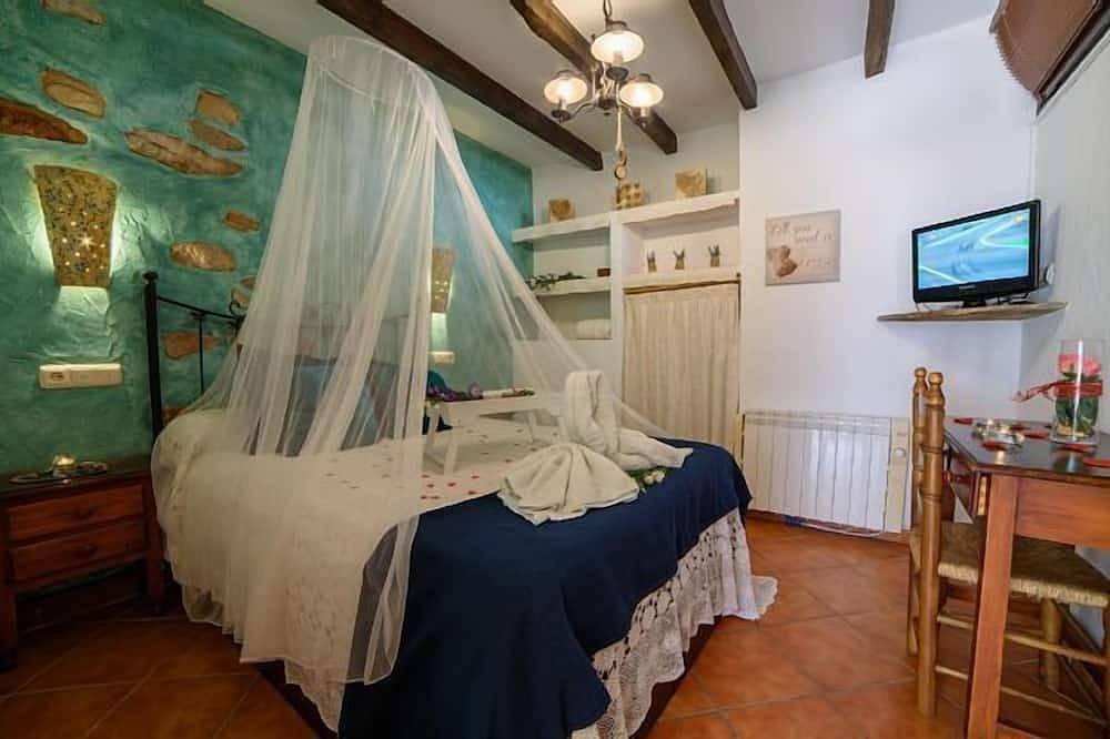 Casa Rural Romántica con Jacuzzi Privado para 2 personas.C. Al Revés in Laroya, Provincia de Almería