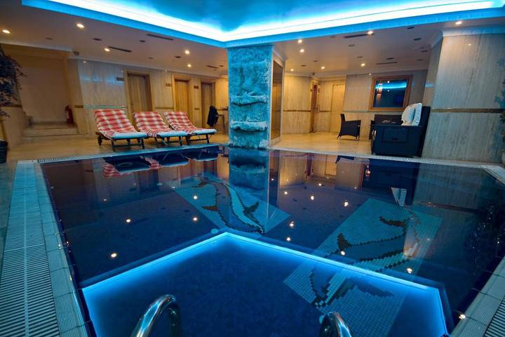 Hotel voor 2 personen, with zwembad and uitzicht as well as tuin and kinderzwembad in Istanbul