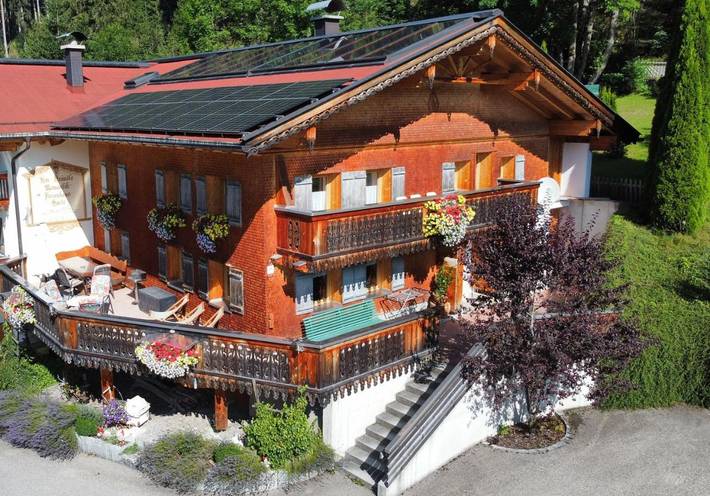 Vakantiehuis voor 14 personen, with Balkon and Terras as well as Uitzicht op het meer and Uitzicht in Haldensee