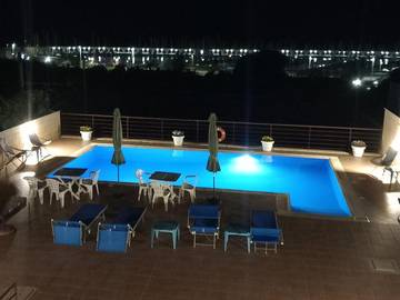 Gîte pour 12 personnes, avec piscine ainsi que balcon et jacuzzi à Civitavecchia