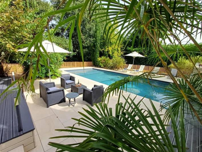Location de vacances pour 6 personnes, avec Terrasse ainsi que Jardin et Piscine à Cénac