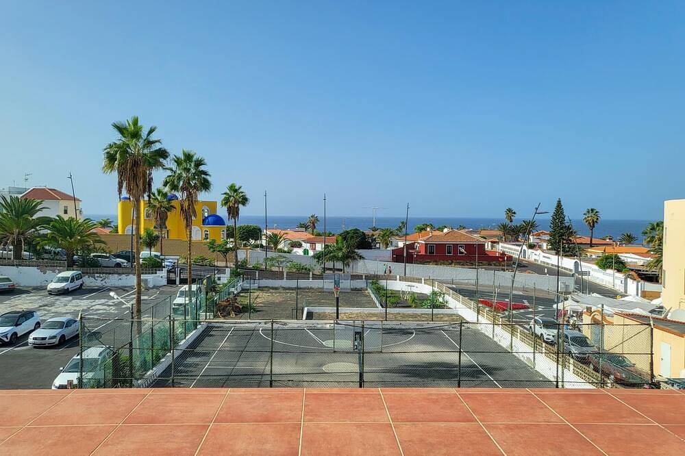 Entire apartment, Terrace, sea view, Wi-Fi, swimming pool, 100 mts. from the beach in Puerto Santiago, Santiago del Teide