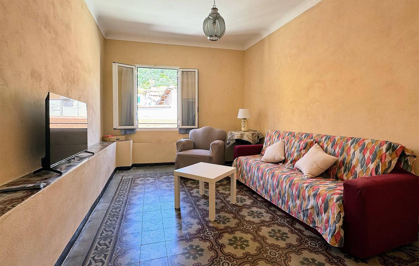 Entire holiday apartment, Taggia Apartment with WiFi, Kitchen & Child-Friendly. Close to Town Centre & River! in Taggia (City), Taggia