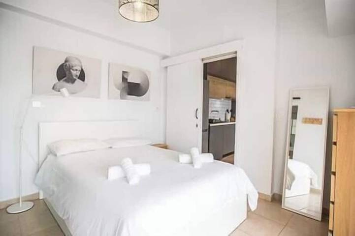 Apartamento entero, Sky-view Hideaway w/ free parking spot in Nicosia, Chipre Sur