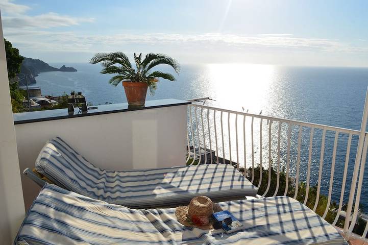 Ganze Wohnung, Bright and spacious apartment where you can enjoy peace and beautiful sea views in Praiano, Sorrento Coast