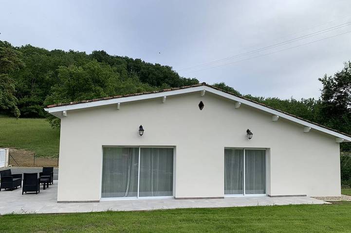 Gîte pour 4 personnes, avec terrasse et jardin à Saint-Romain-le-Noble