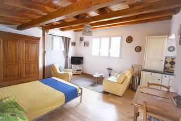 Gîte pour 2 personnes, avec piscine et jardin à Pernes-les-Fontaines