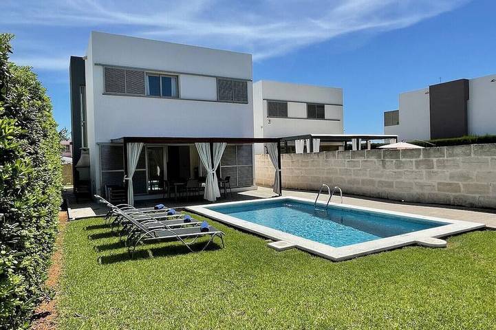 Chalet para 6 personas, con terraza y jardín en Cala en Bosc
