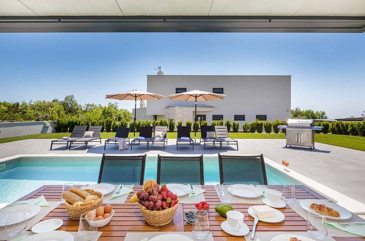 Location de vacances pour 10 personnes, avec piscine et jardin à Svetvinčenat - 4