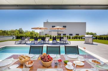 Villa for 10 People in Svetvinčenat, Central Istria, Photo 3