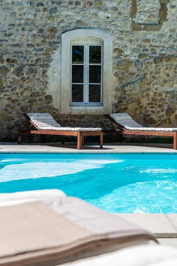 Gîte pour 10 personnes, avec piscine ainsi que terrasse et vue à Sauzet (Gard)