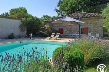 Gîte pour 4 personnes, avec piscine et jardin à Giroussens