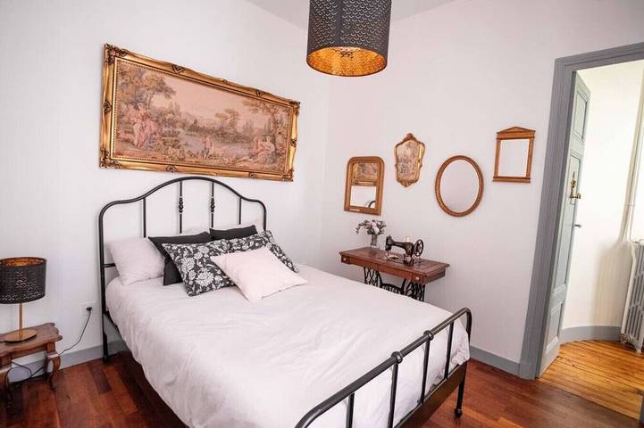 Château pour 7 personnes, avec Jardin dans Rhône - 2