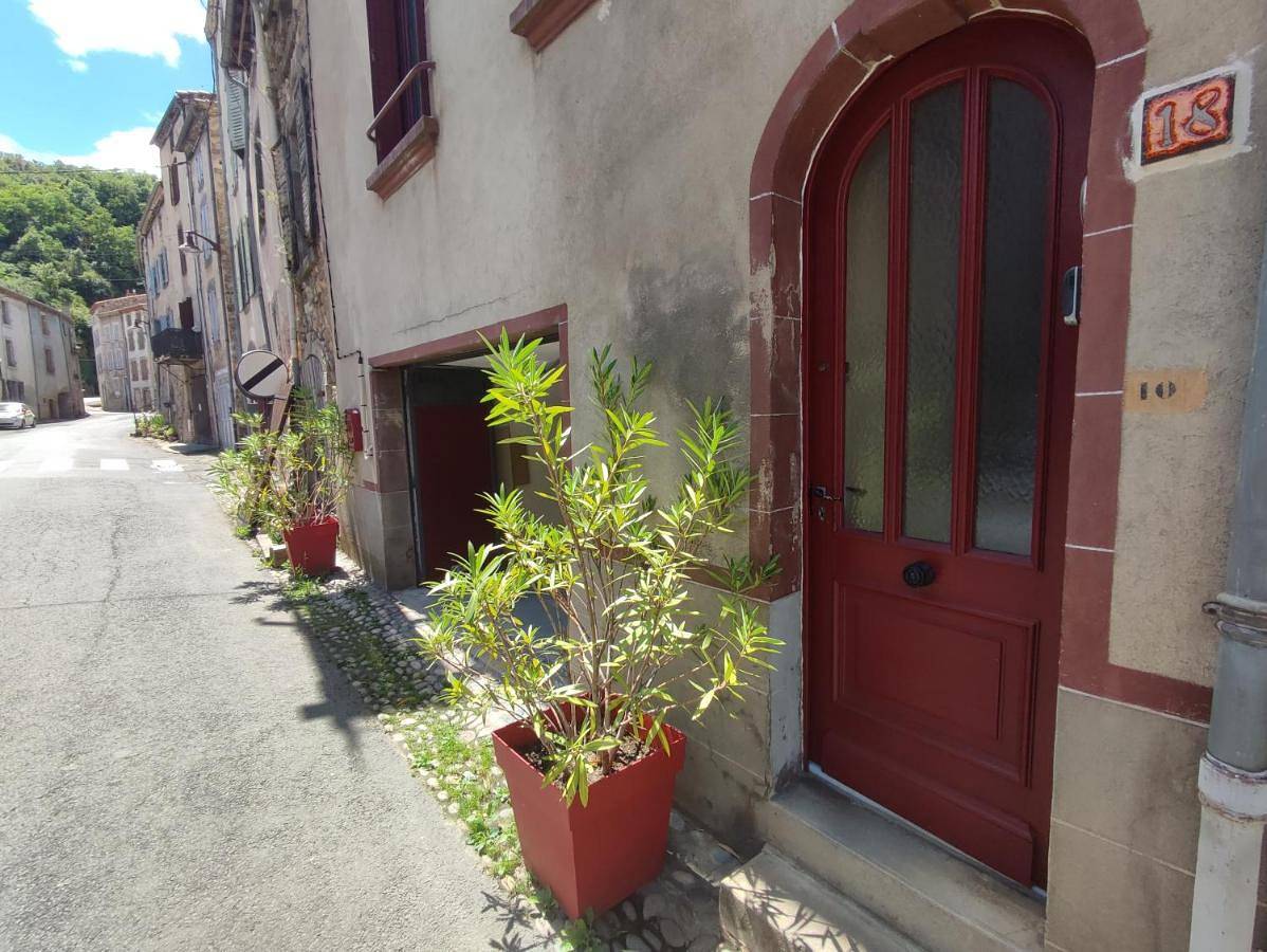Appartement entier, One-Bedroom Apartment in Champeix, Région de Besse-et-Saint-Anastaise
