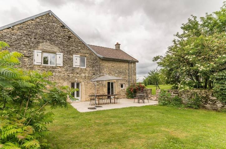 Gîte pour 10 personnes, avec jardin dans Source-Seine