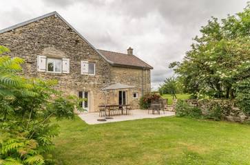 Gîte pour 10 personnes, avec jardin dans Source-Seine