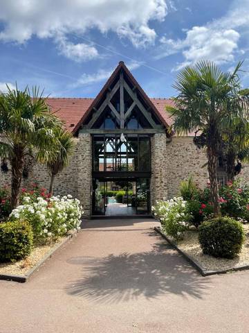 Hôtel pour 6 personnes, avec jardin et piscine, animaux acceptés à Crécy-la-Chapelle