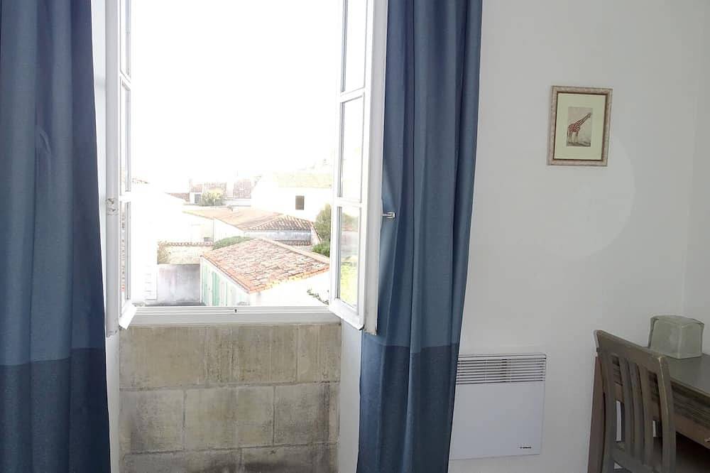 Appartement entier, Appartement F2 de standing très calme  avec piscine chauffée in Saint-Martin-de-Ré, Île de Ré