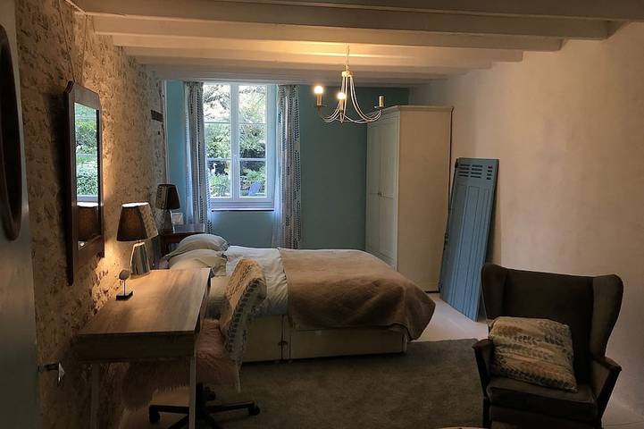 Gîte pour 2 personnes, avec jardin à Chérac
