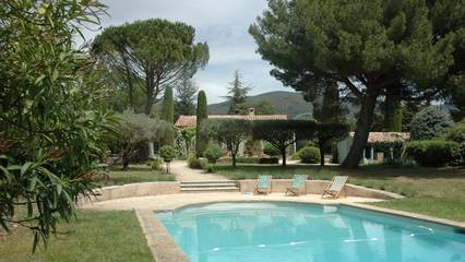 Chambre d’hôte pour 2 personnes, avec piscine et jardin à Lourmarin