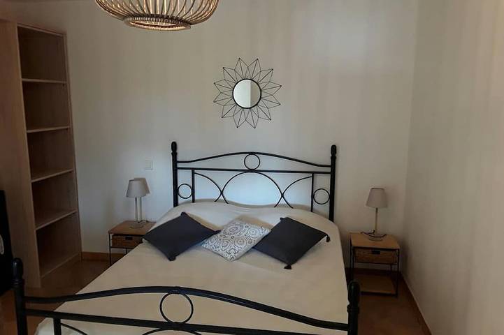 Gîte pour 5 personnes, avec jardin et terrasse à Arles - 2