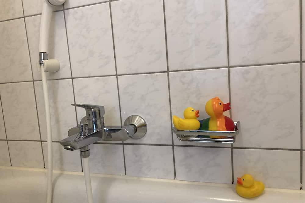 Ganze Wohnung, Apartment Ochsenfurt Balkon, nah Bahnhof, Klinikum, A7, 12 Automin. Nach Wü in Ochsenfurt, Fränkisches Weinland