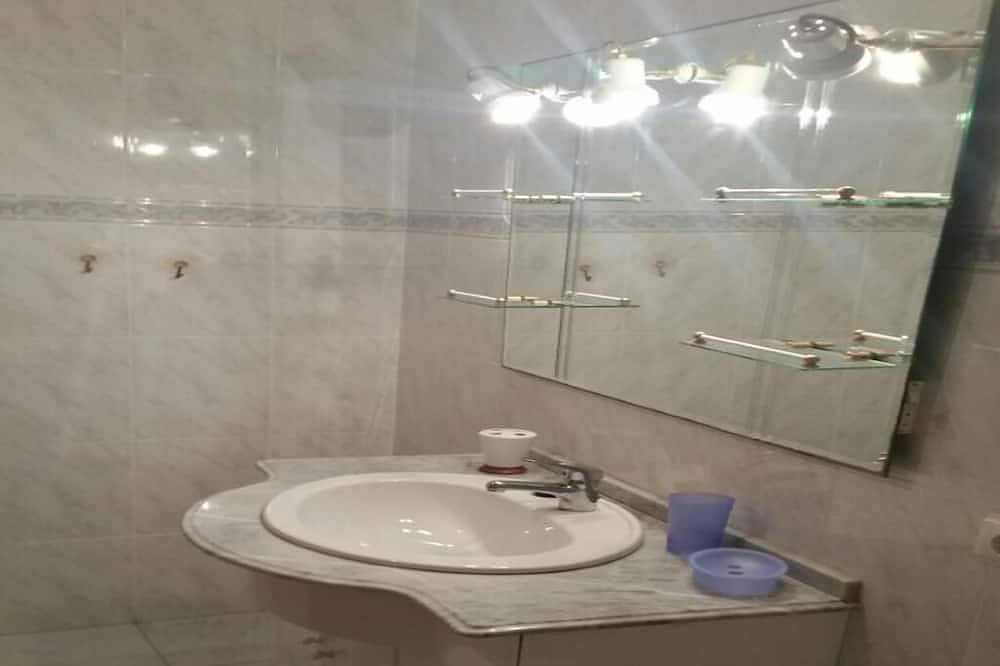 Ganze Wohnung, 100 m2 Ferienwohnung in Olhão, zentral, zu vermieten. in Olhão, Parque Natural da Ria Formosa