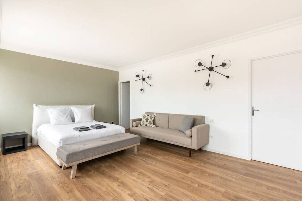 Entire apartment, Luxury apartment with Eiffel Tower view - Defense in Puteaux, Hauts-de-Seine