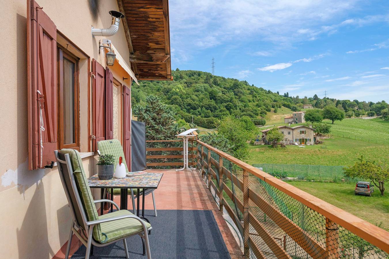 Ganze Wohnung, Apartment „Limone“ mit Bergblick, Gemeinschaftsgarten und Wlan in Brenzone, Gardasee-Berge