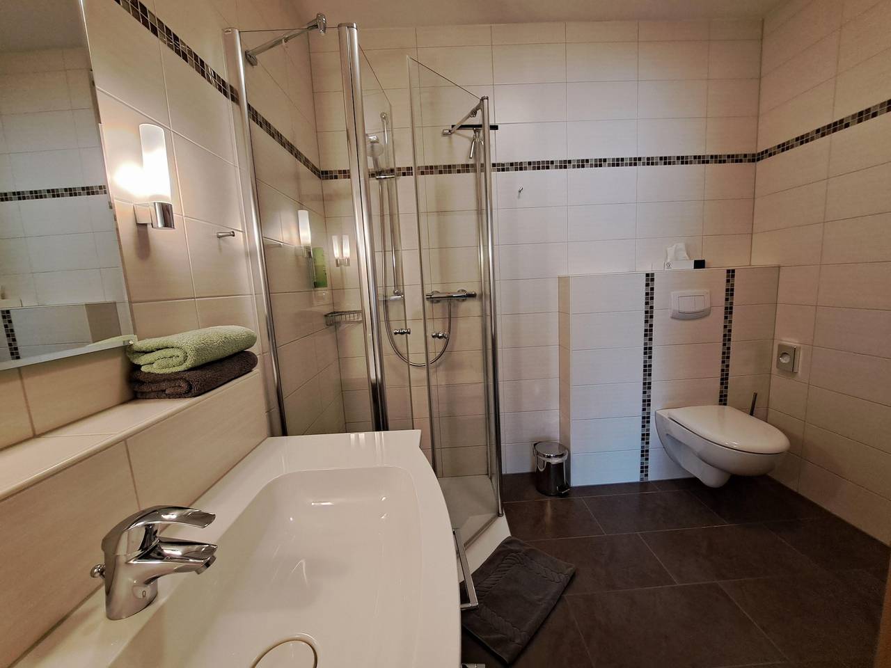 Lindenwirt, Dreibettzimmer, Dusche, Wc in Wesertal, Hessisches Bergland