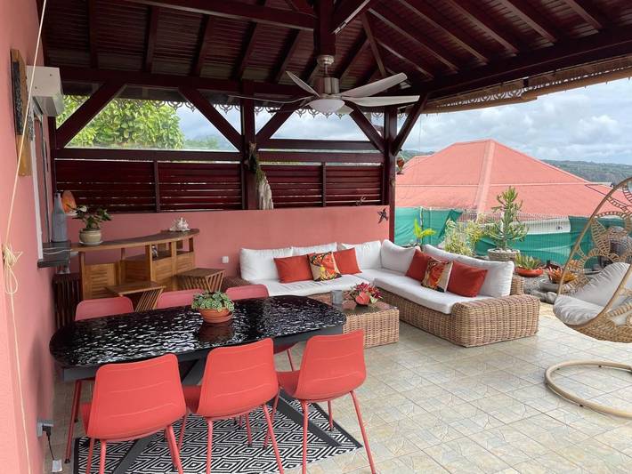 Chambre d’hôte pour 2 personnes, avec vue et terrasse ainsi que jardin et piscine en Martinique - 2