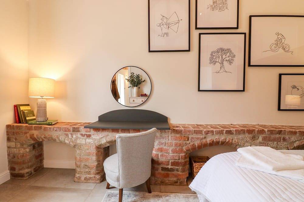 Carver'S Rest, romantic, character holiday cottage in Southwell in Nottinghamshire
