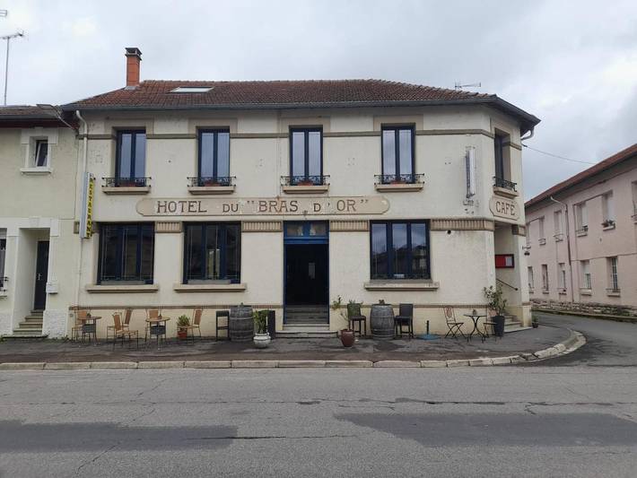 Hôtel pour 2 personnes, avec Terrasse ainsi que Jardin et Vue à Varennes-en-Argonne