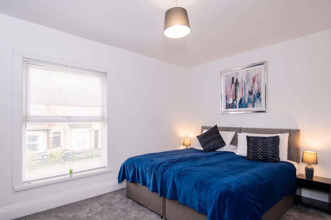 Modern 3 Bedroom Home in Central Rugby w Parking in Warwickshire