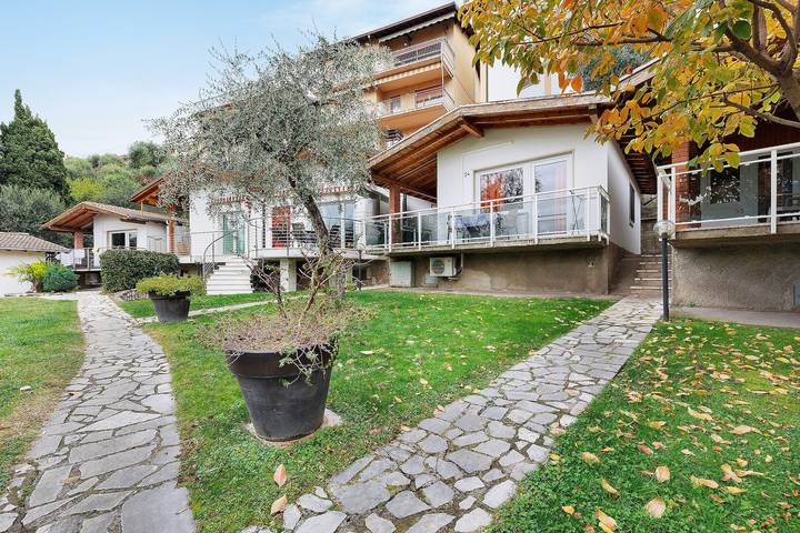 Entire apartment, Apartment 'Bungalow Pit Stop' with Lake View, Wi-Fi and Air Conditioning in Brenzone, Garda Mountains