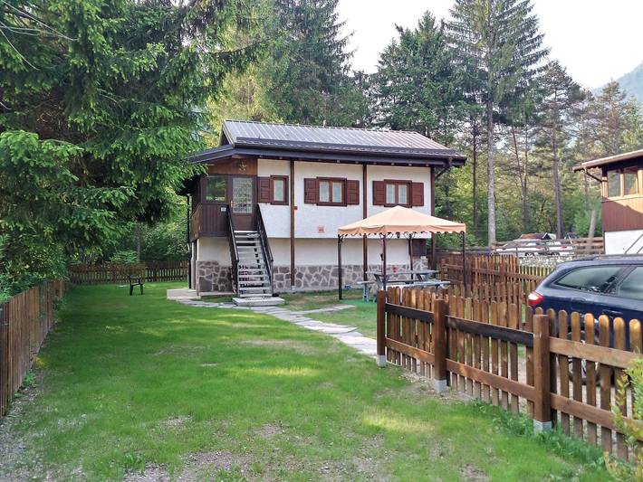 Ferienhaus für 4 Personen, mit Terrasse und Garten sowie Seeblick in Ledro