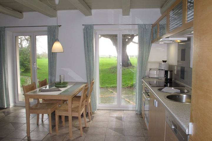 Ferienwohnung für 6 Personen, mit Ausblick und Terrasse sowie Garten in Tating - 4